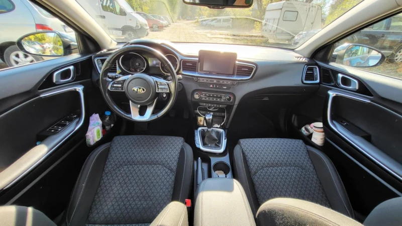 Kia Ceed Бензин , снимка 3 - Автомобили и джипове - 47892794