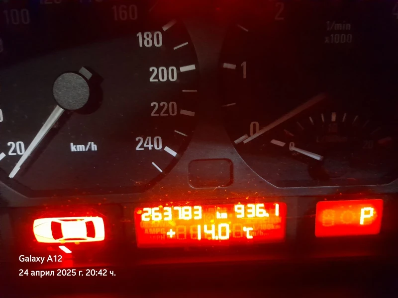 BMW 330, снимка 14 - Автомобили и джипове - 52681532