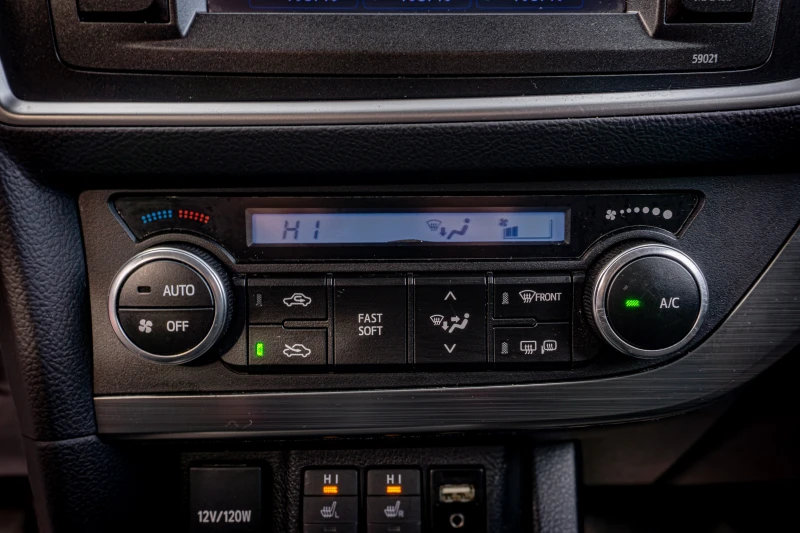 Toyota Auris 1.6 i-VVTI С ГАРАНЦИЯ! TOP!!!, снимка 10 - Автомобили и джипове - 52828364