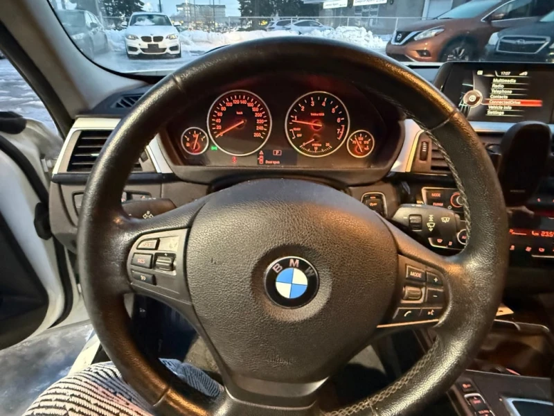 BMW 320 * 320i xDrive * CARFAX * ЦЕНА ДО БГ, снимка 9 - Автомобили и джипове - 53095059