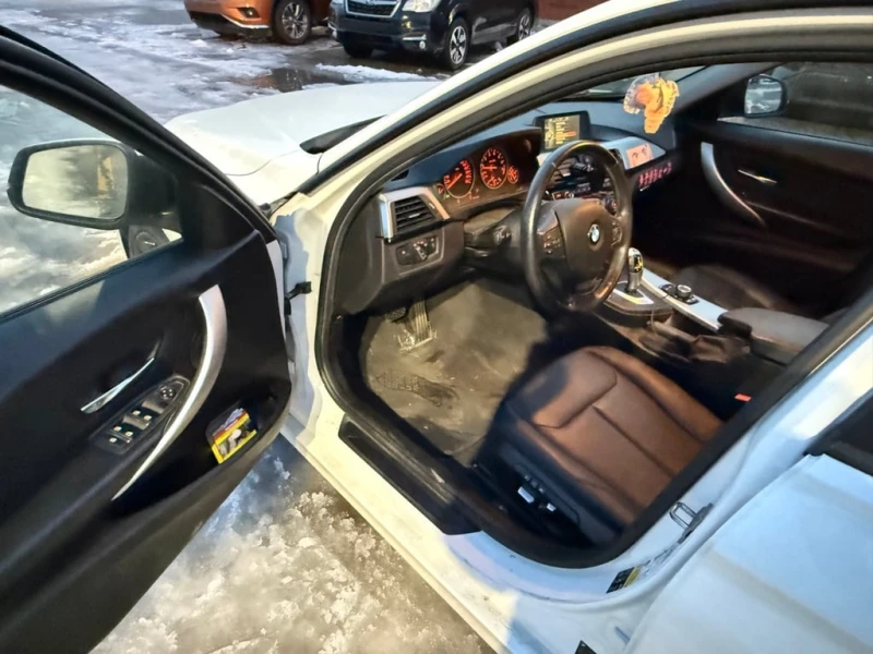 BMW 320 * 320i xDrive * CARFAX * ЦЕНА ДО БГ, снимка 8 - Автомобили и джипове - 53095059