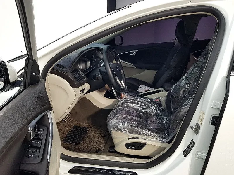 Volvo V40 1.6D, снимка 8 - Автомобили и джипове - 53792502