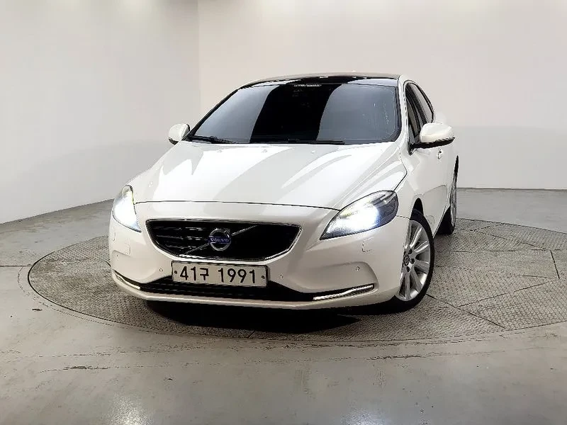Volvo V40 1.6D, снимка 2 - Автомобили и джипове - 53792502