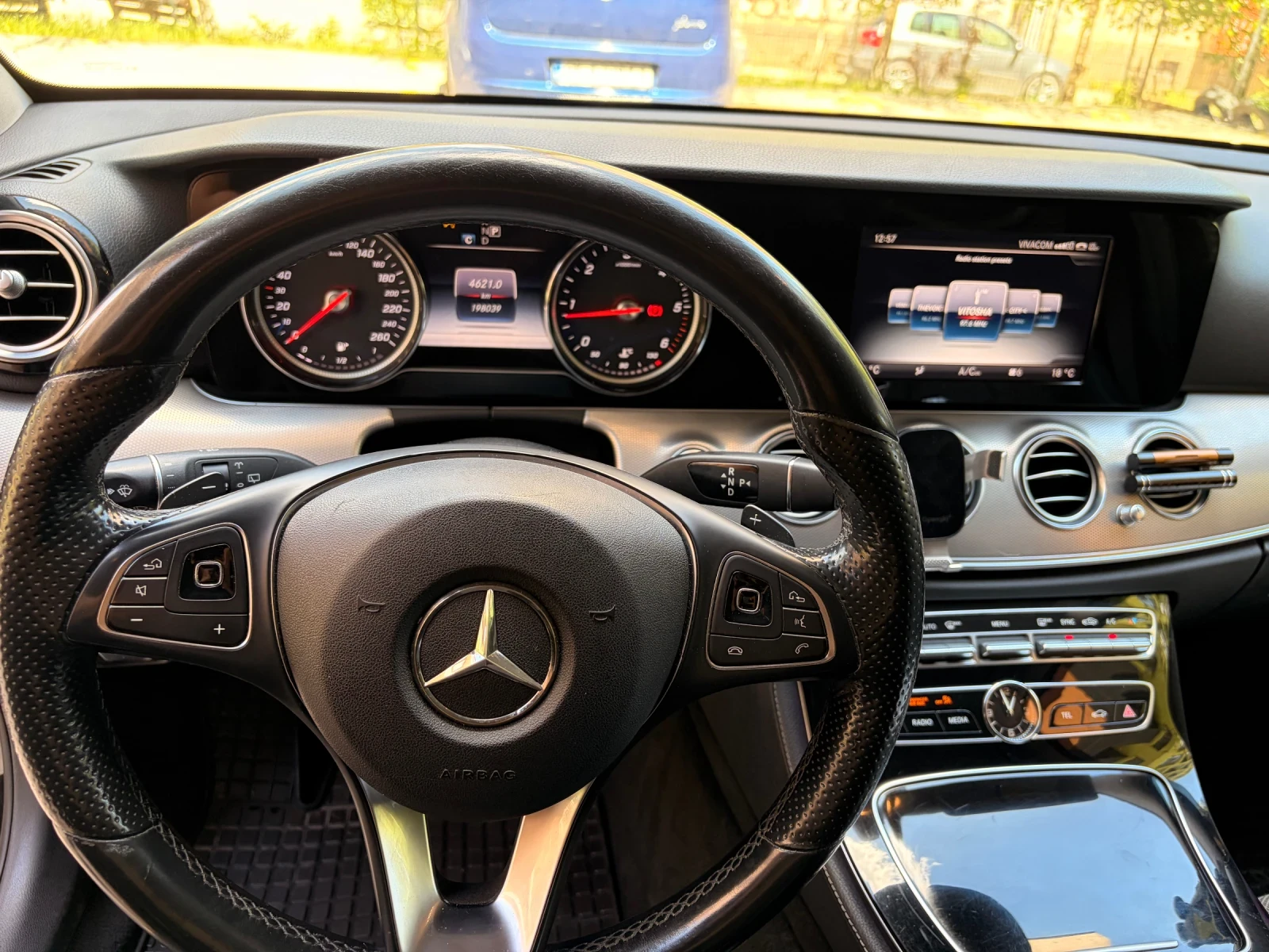 Mercedes-Benz E 220 AMG, снимка 8 - Автомобили и джипове - 54770900