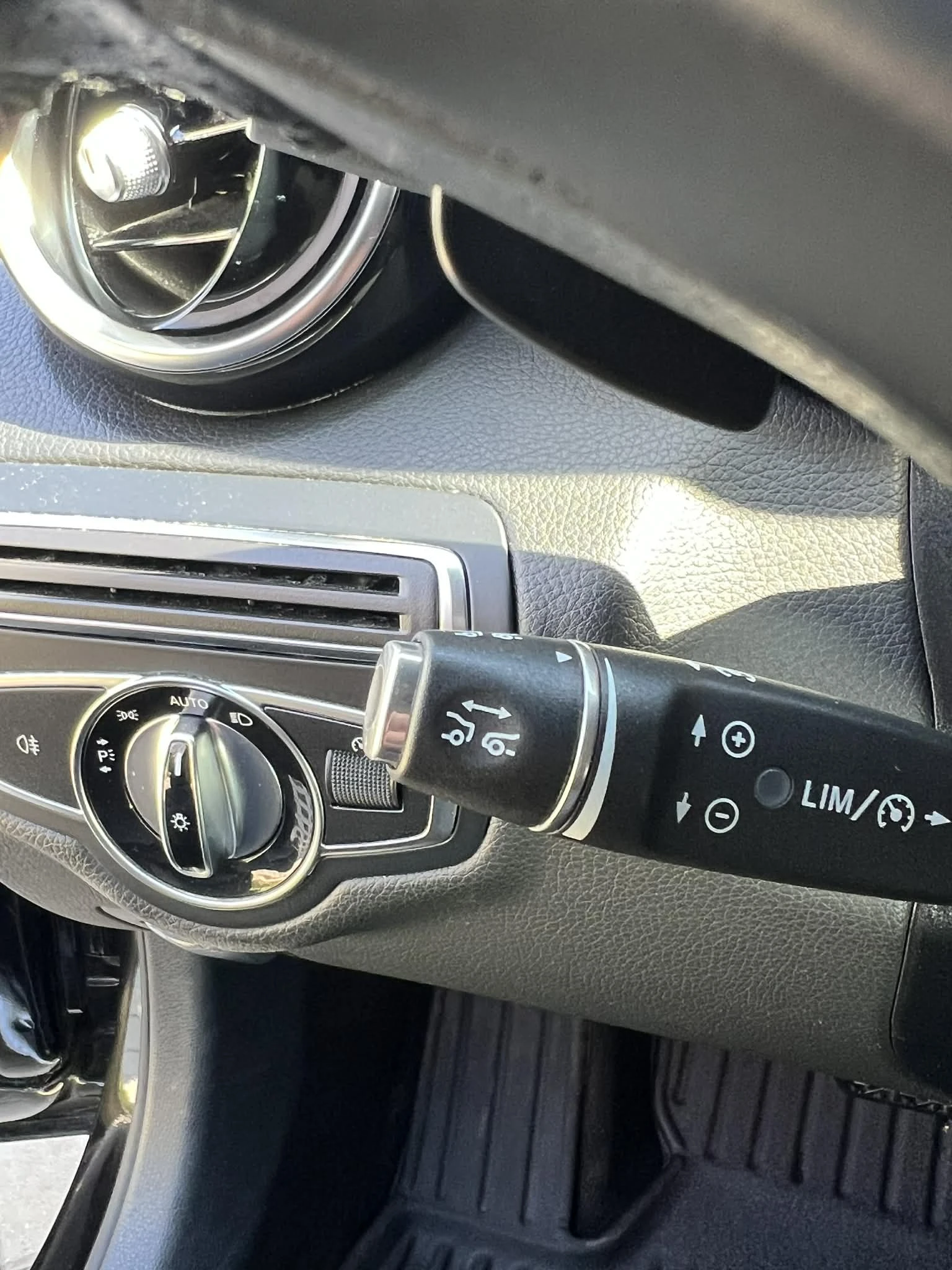 Mercedes-Benz C 220 4Matic Distronic 9G | Сервизна история, снимка 10 - Автомобили и джипове - 54877576