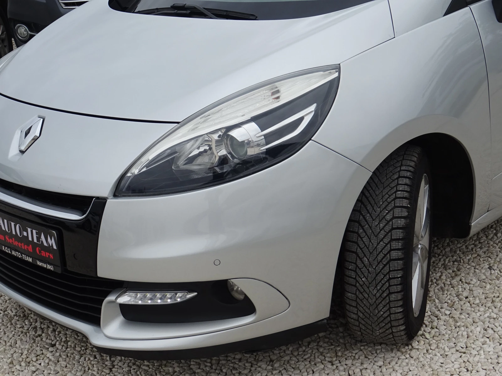 Renault Scenic 1.6 X-Mode Wave, снимка 17 - Автомобили и джипове - 54883474