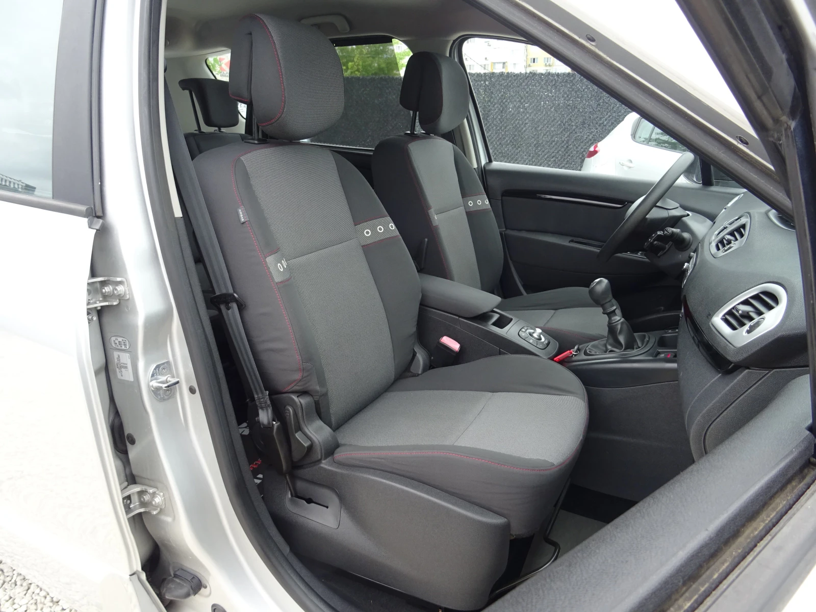 Renault Scenic 1.6 X-Mode Wave, снимка 15 - Автомобили и джипове - 54883474