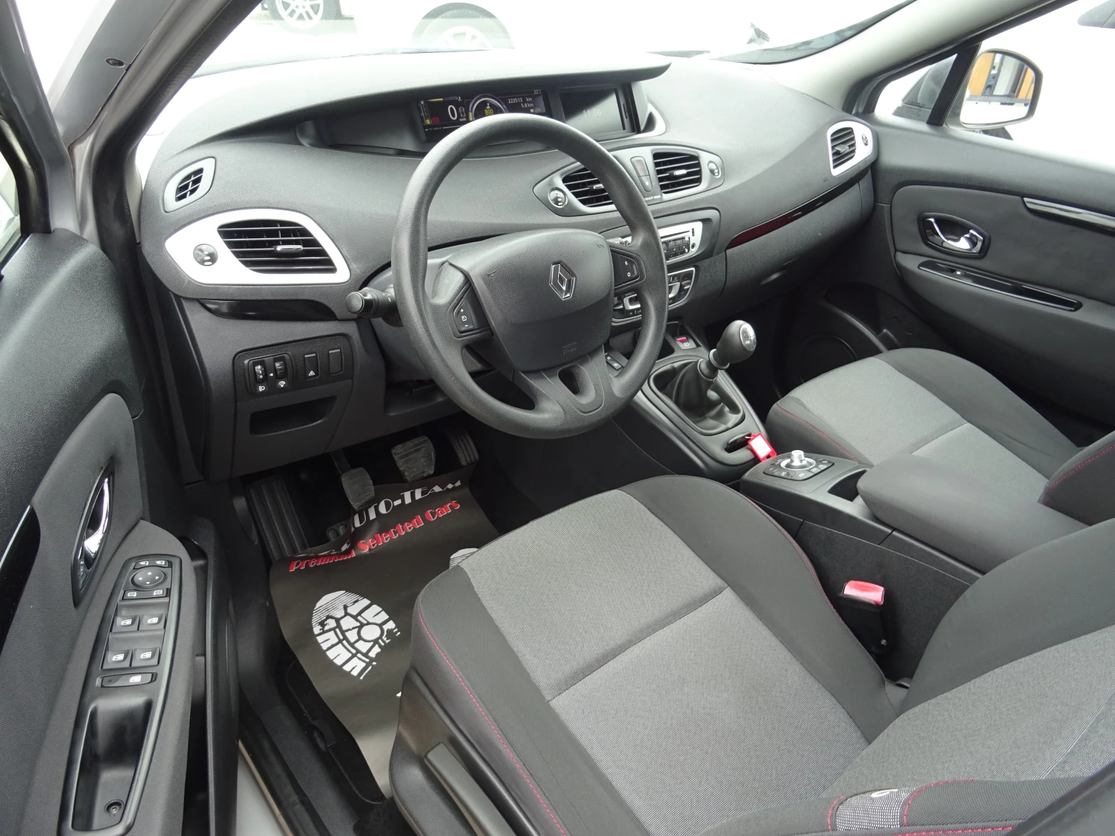 Renault Scenic 1.6 X-Mode Wave, снимка 9 - Автомобили и джипове - 54883474