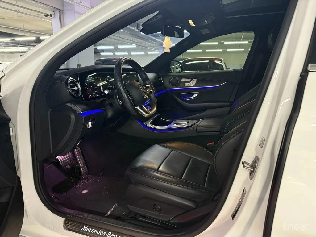 Mercedes-Benz E 220 4MATIC/AMBIENT/ДИСТРОНИК/360, снимка 5 - Автомобили и джипове - 55463778