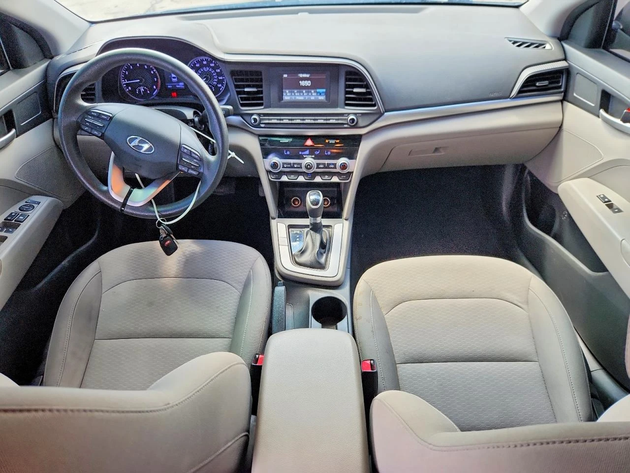 Hyundai Elantra 2.0l Se, снимка 8 - Автомобили и джипове - 55982541