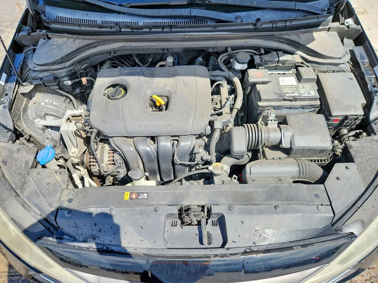 Hyundai Elantra 2.0l Se, снимка 11 - Автомобили и джипове - 55982541