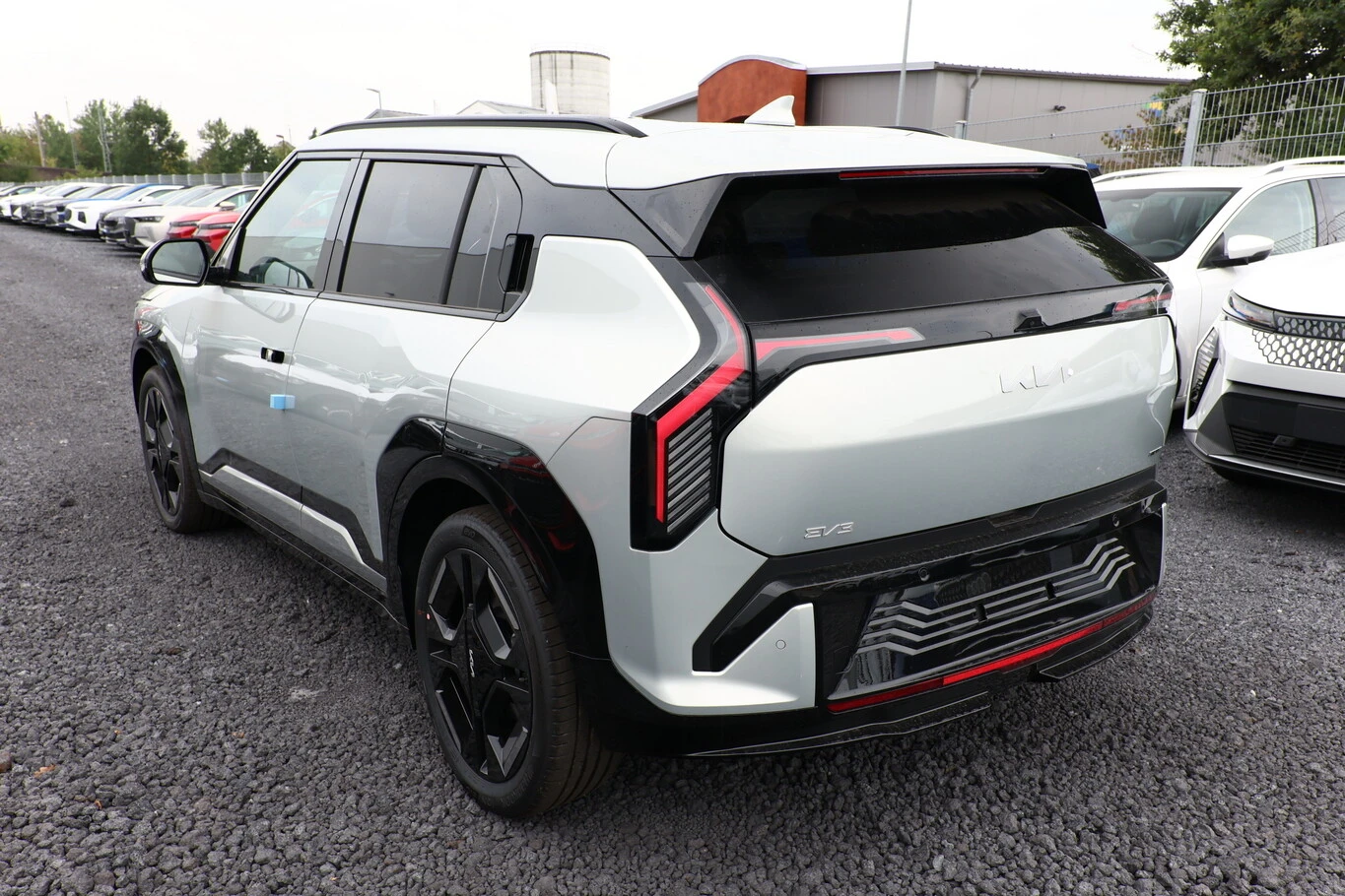 Kia EV3 GT-Line ГОРЕЩА ОФЕРТА, снимка 3 - Автомобили и джипове - 56129119
