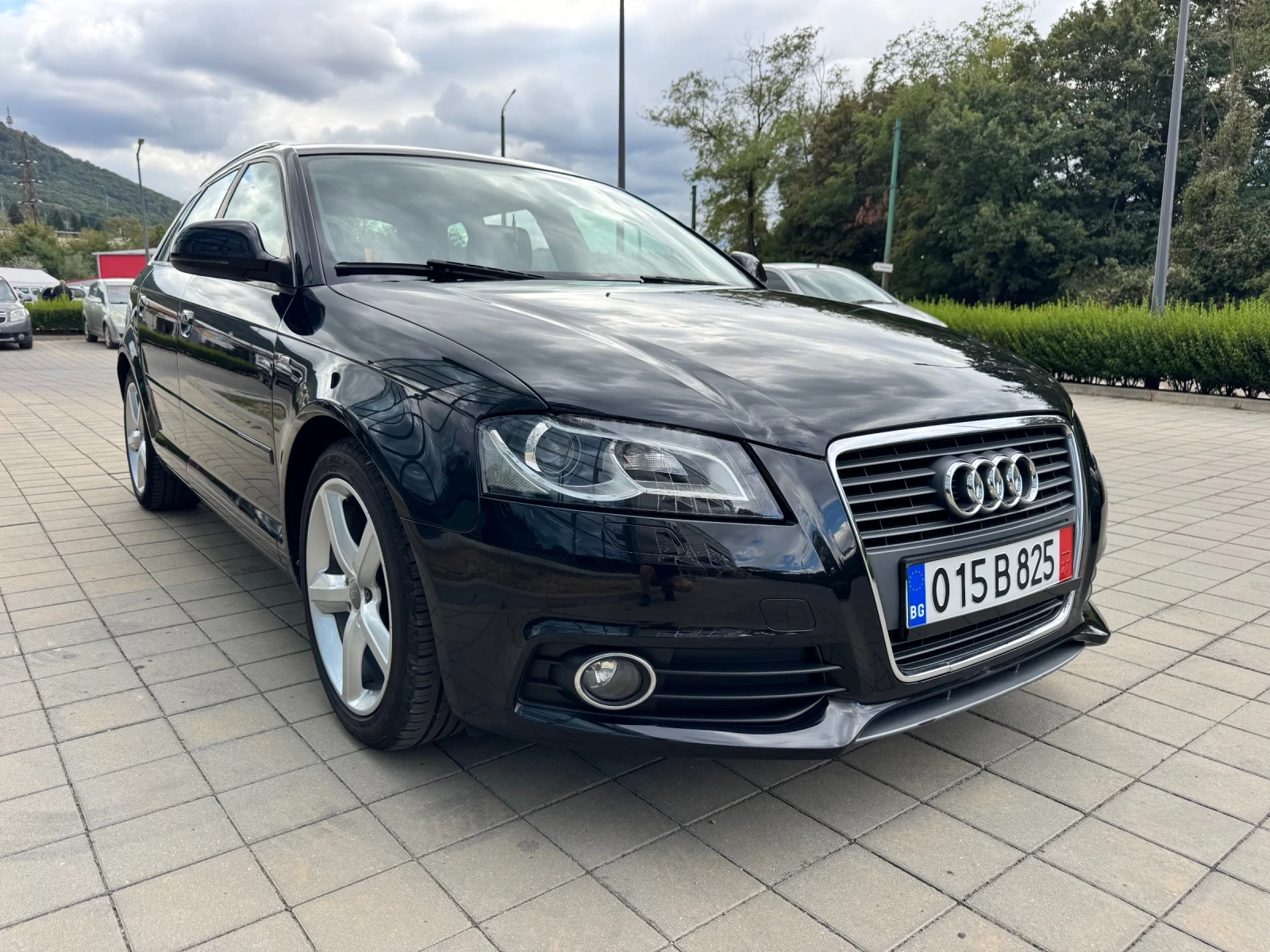 Audi A3 1.8T* S-Line* Xenon* Navi* DVD* Leder* Sportback* , снимка 2 - Автомобили и джипове - 56202801