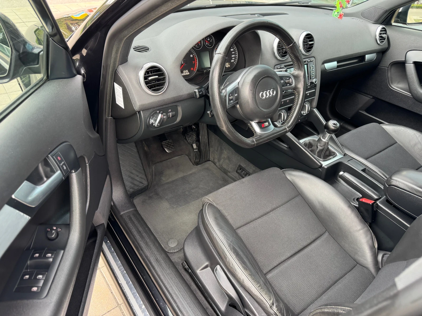 Audi A3 1.8T* S-Line* Xenon* Navi* DVD* Leder* Sportback* , снимка 11 - Автомобили и джипове - 56202801