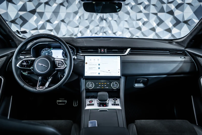 Jaguar F-PACE SVR * Meridian* Pano, снимка 13 - Автомобили и джипове - 50714799
