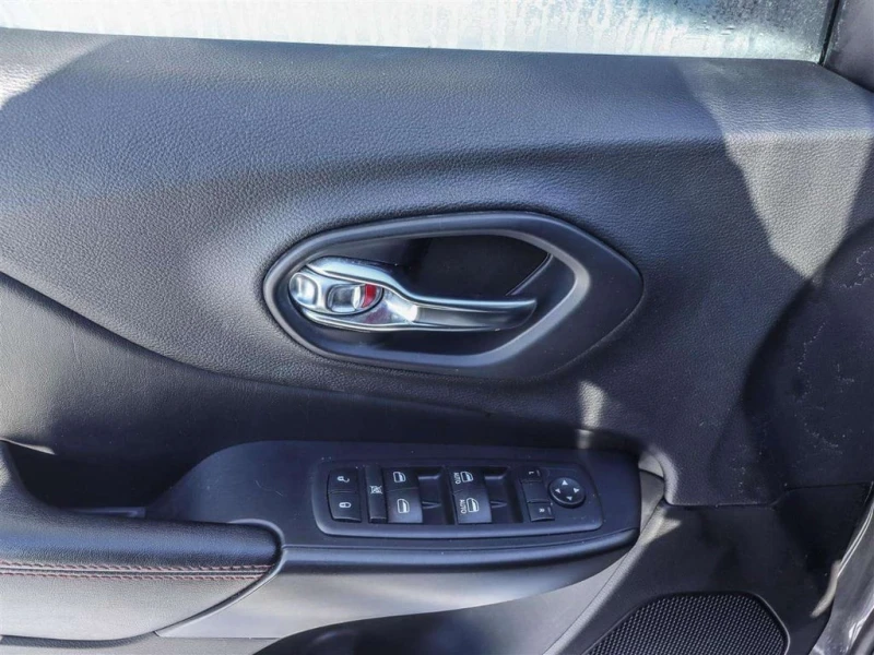 Jeep Cherokee * Trailhawk * CARFAX * ЦЕНА ДО БГ, снимка 13 - Автомобили и джипове - 53341383