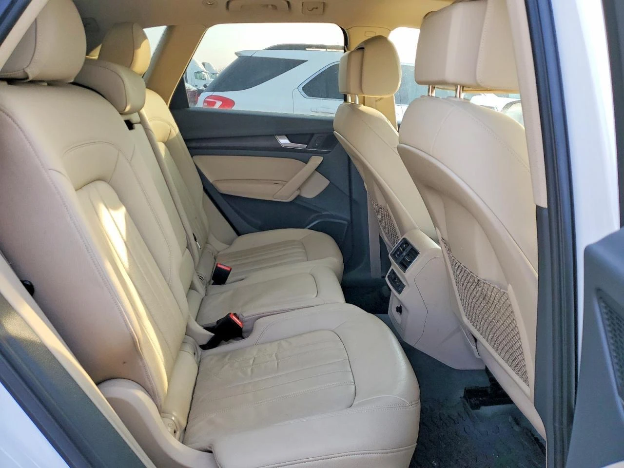 Audi Q5 * ПАНОРАМА* KEYLESS* КОЖА* ПОДГРЕВ* НАВИ* , снимка 11 - Автомобили и джипове - 53765848