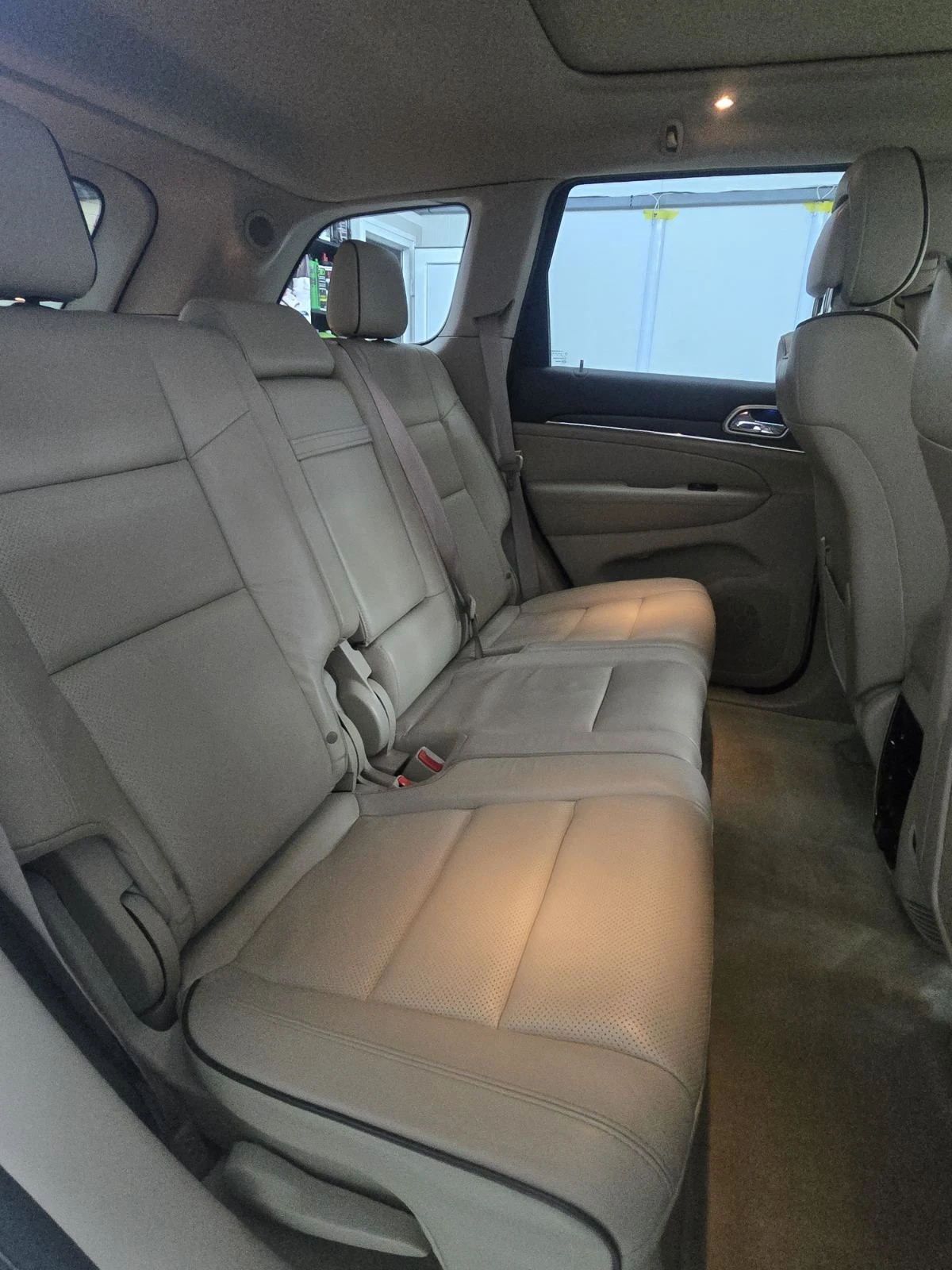 Jeep Grand cherokee OVERLAND, снимка 11 - Автомобили и джипове - 53784139