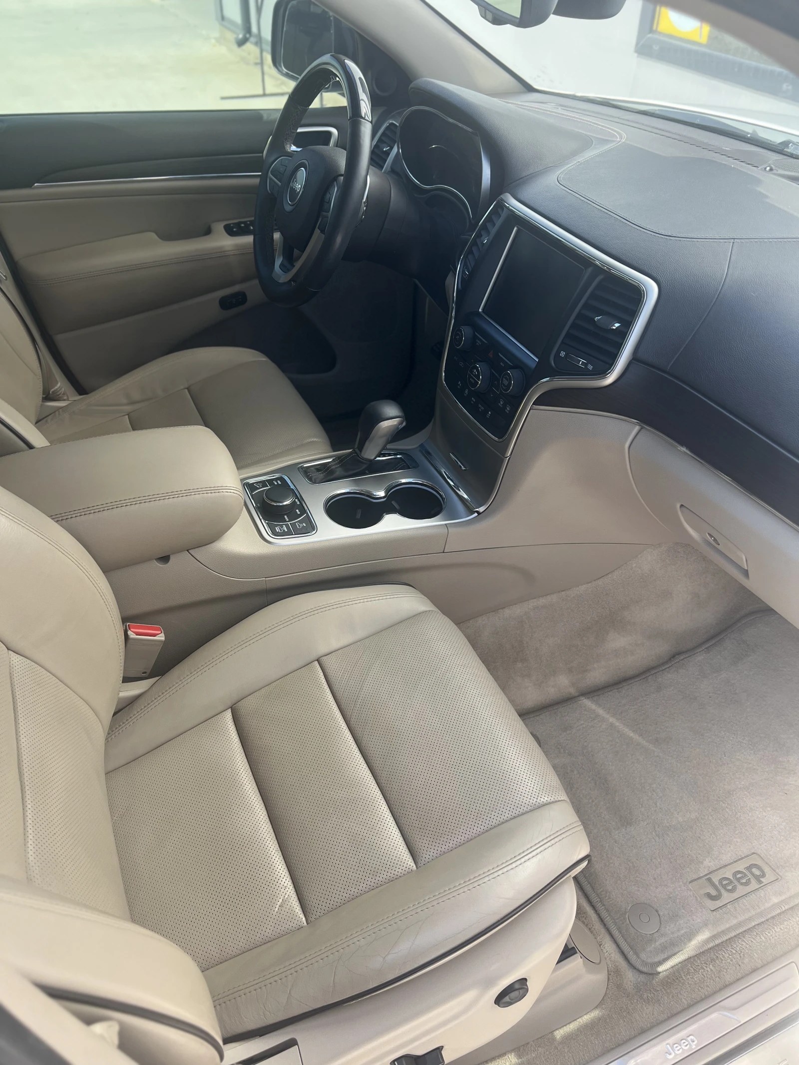 Jeep Grand cherokee OVERLAND, снимка 10 - Автомобили и джипове - 53784139