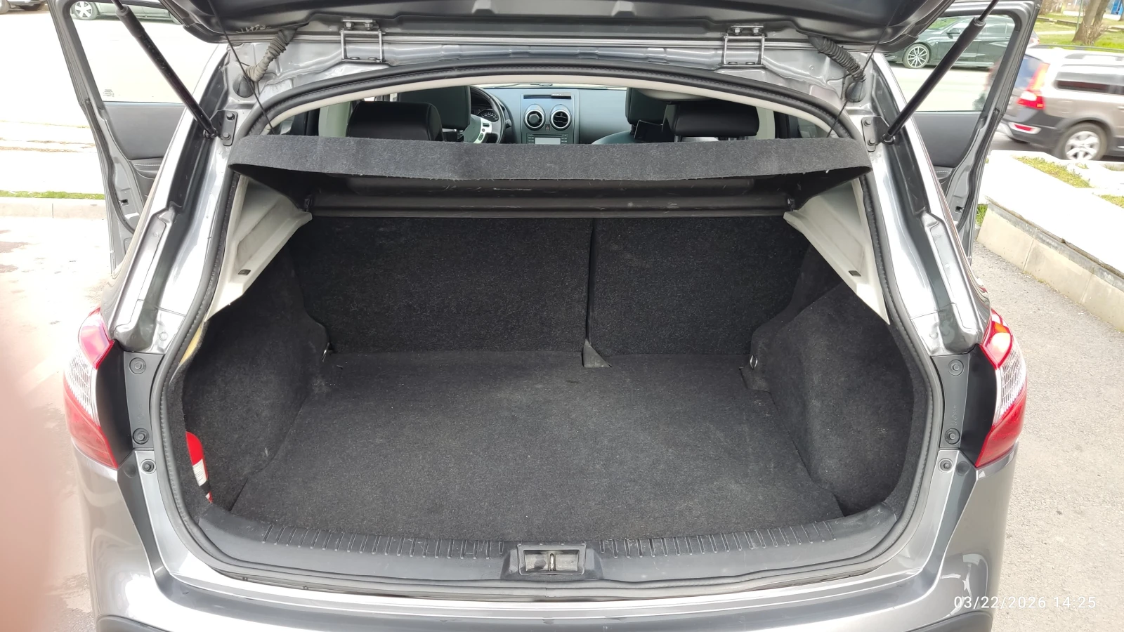 Nissan Qashqai, снимка 13 - Автомобили и джипове - 53951453