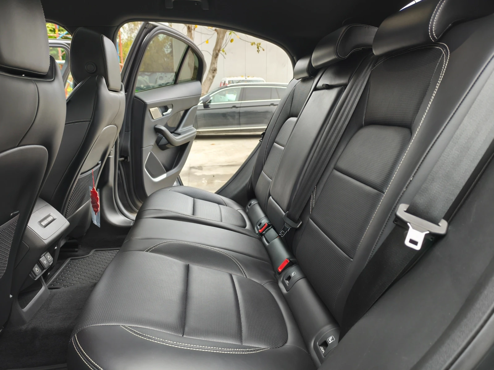 Jaguar I-Pace 90 kWh, снимка 13 - Автомобили и джипове - 54411980