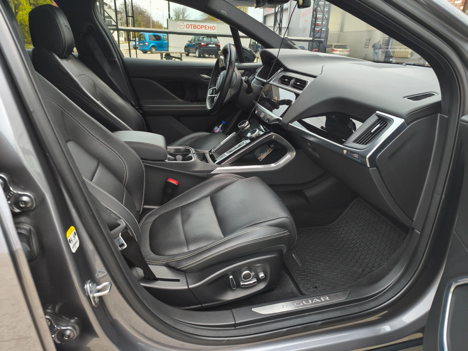 Jaguar I-Pace 90 kWh, снимка 9 - Автомобили и джипове - 54411980
