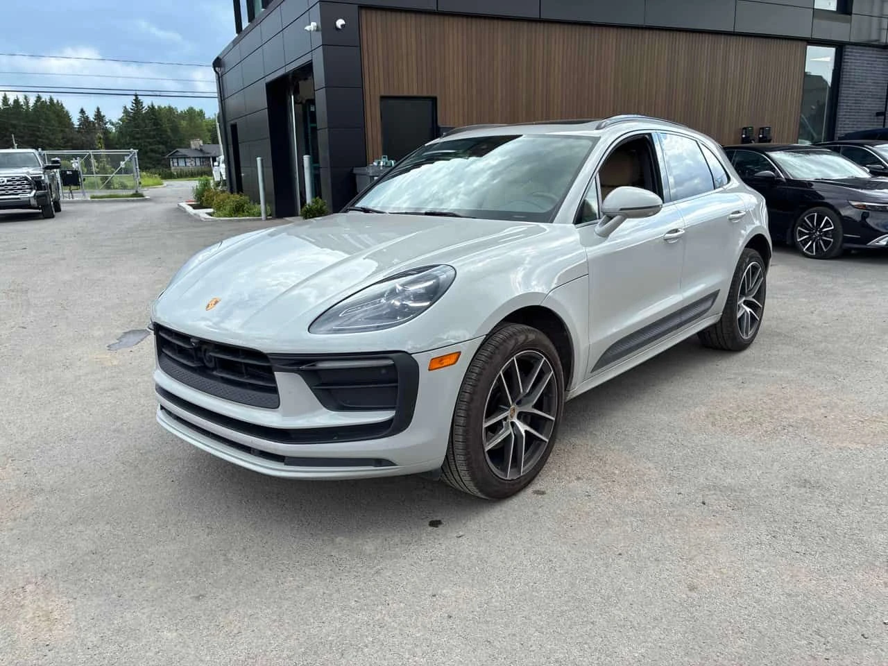Porsche Macan * AWD * ДИСТРОНИК* 360КАМ* ОБДУХВАНЕ* ПАНОРАМА* , снимка 2 - Автомобили и джипове - 54891278