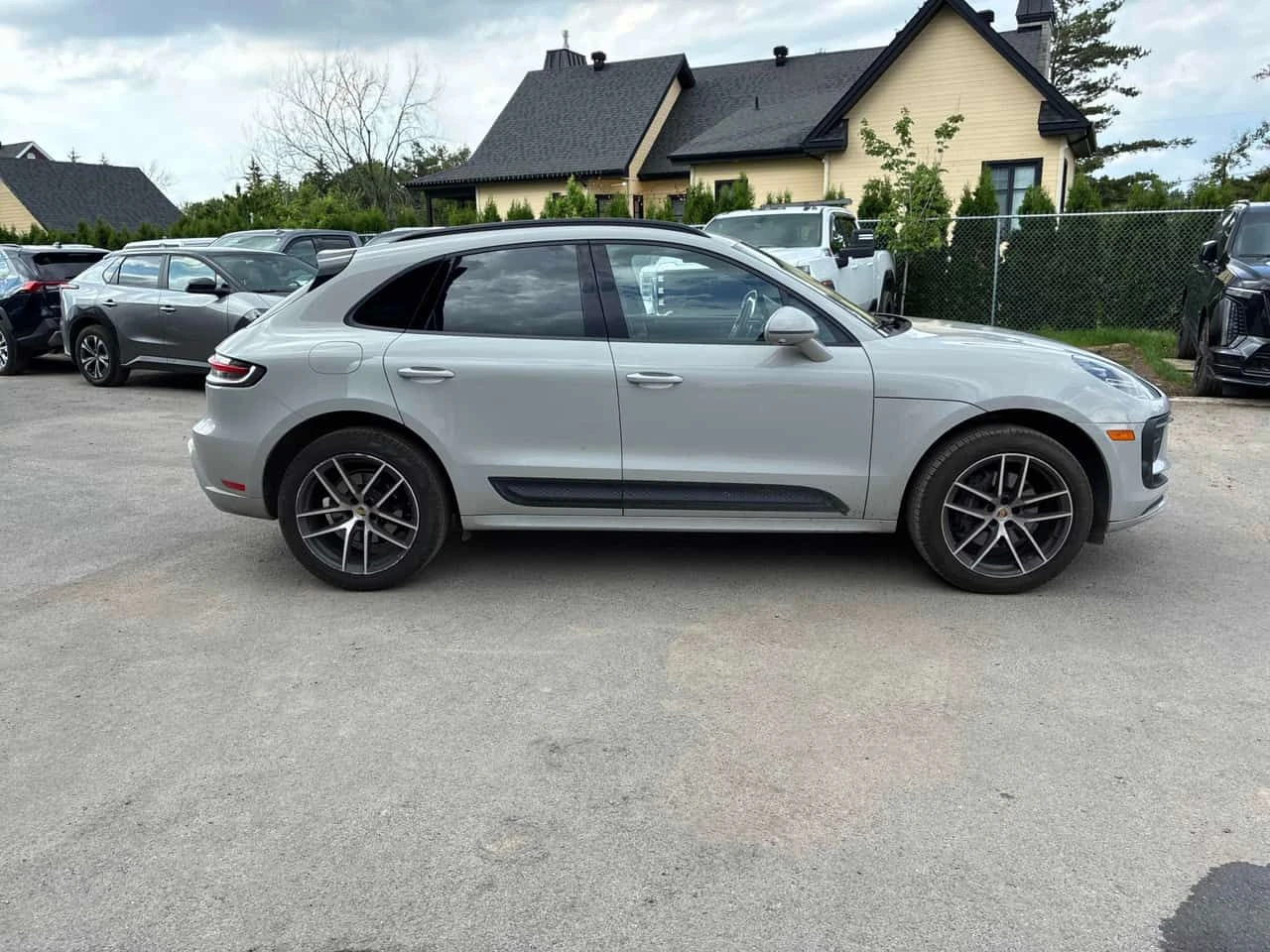 Porsche Macan * AWD * ДИСТРОНИК* 360КАМ* ОБДУХВАНЕ* ПАНОРАМА* , снимка 4 - Автомобили и джипове - 54891278