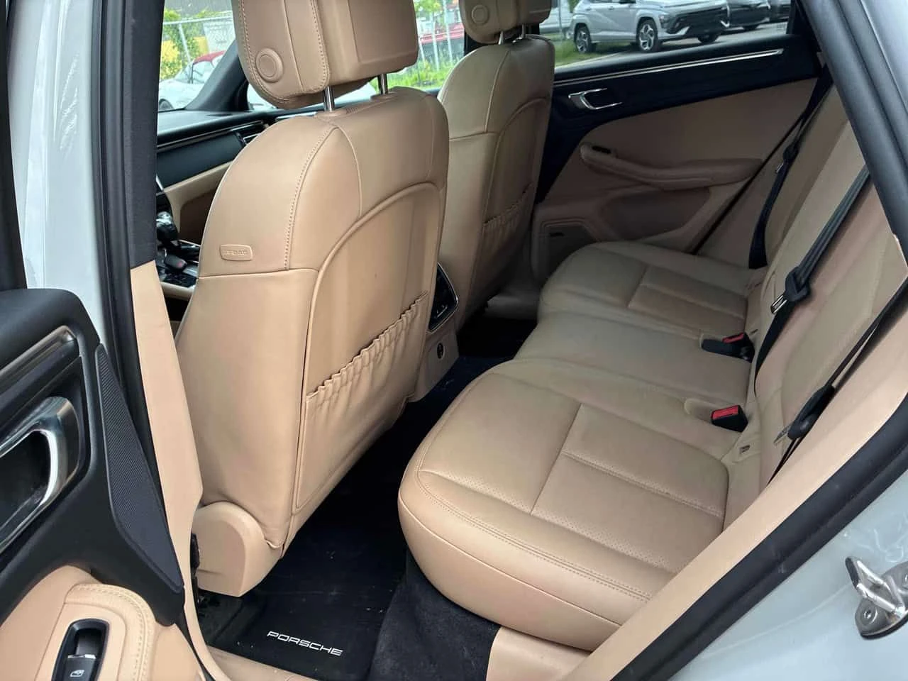 Porsche Macan * AWD * ДИСТРОНИК* 360КАМ* ОБДУХВАНЕ* ПАНОРАМА* , снимка 11 - Автомобили и джипове - 54891278