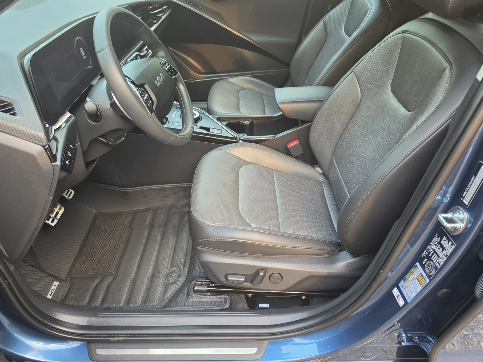 Kia Niro 65 KW, снимка 14 - Автомобили и джипове - 56023933