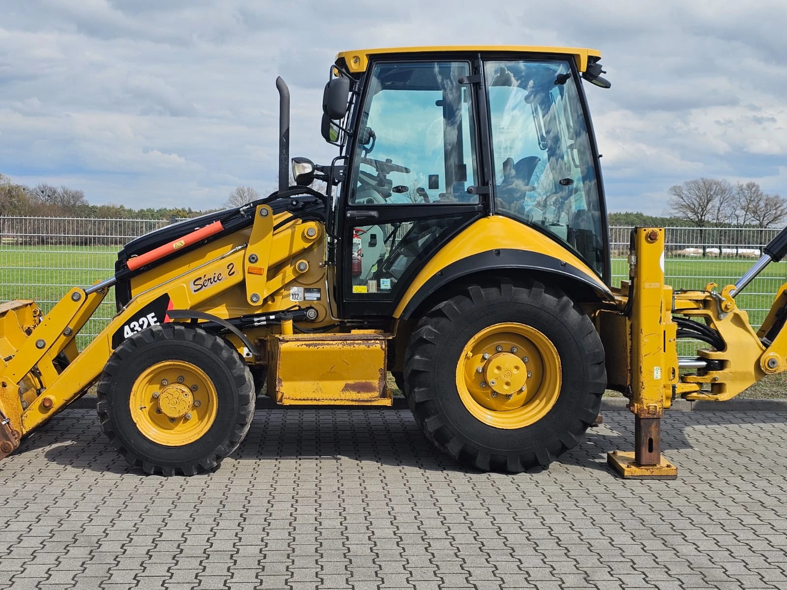 Багер Cat 432E 2 Sreie, снимка 11 - Индустриална техника - 54682793