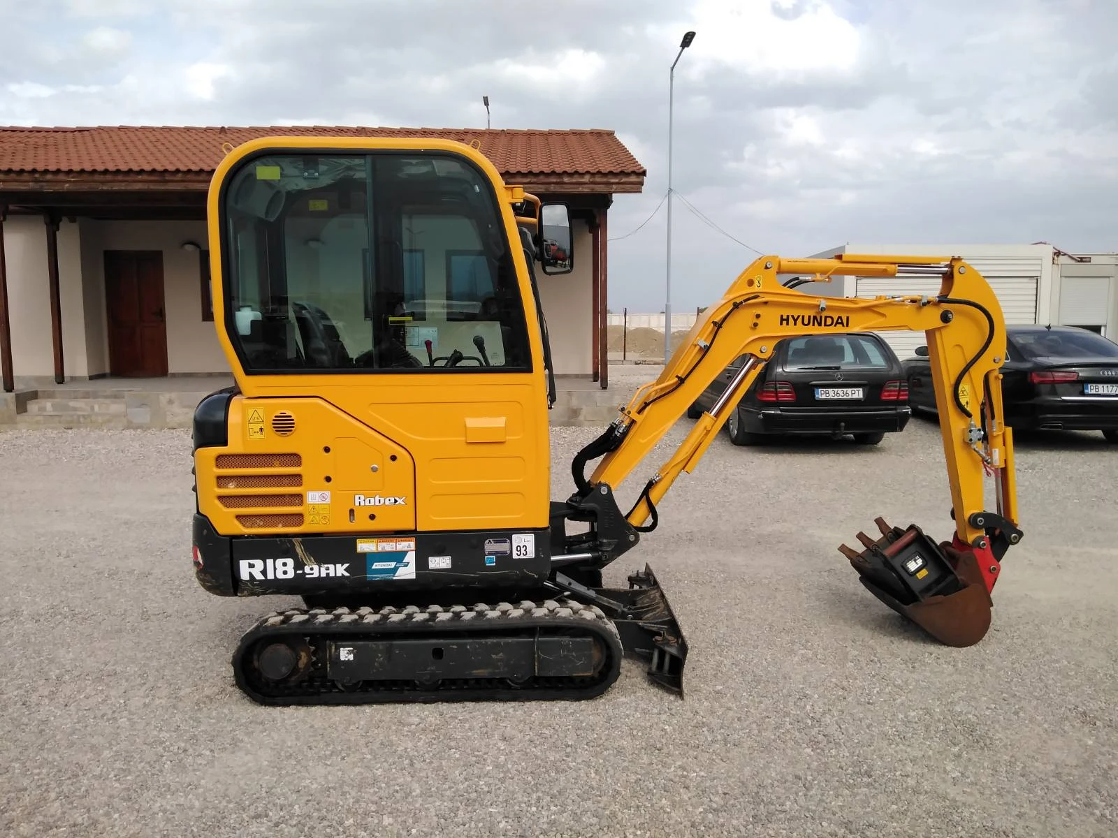 Багер Hyundai ROBEX 18-9AK - 460 моточаса, снимка 8 - Индустриална техника - 55737673