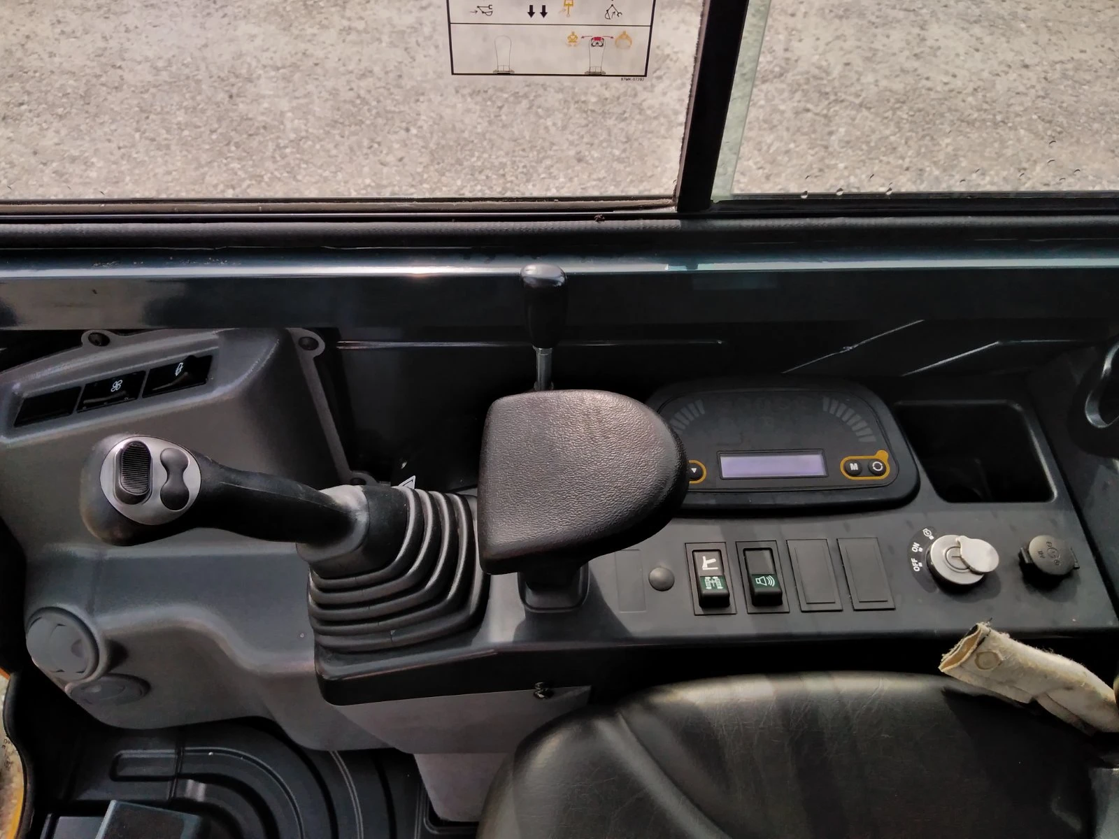 Багер Hyundai ROBEX 18-9AK - 460 моточаса, снимка 14 - Индустриална техника - 55737673