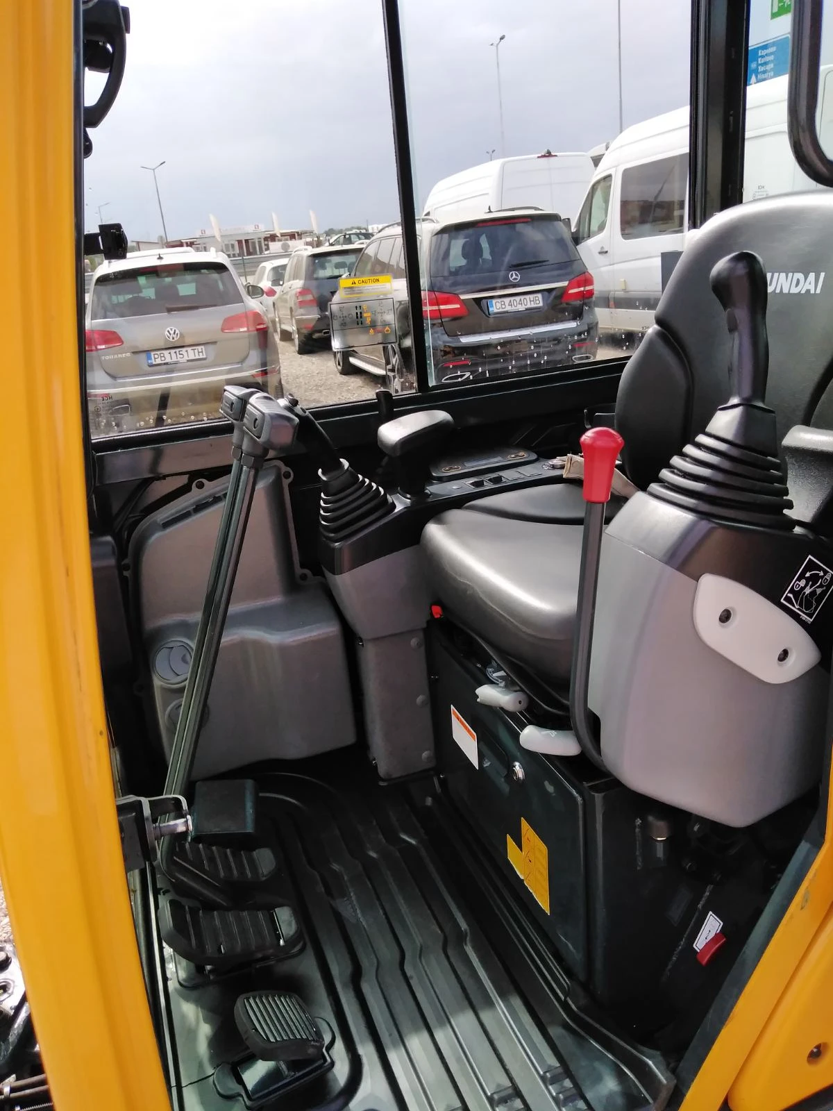Багер Hyundai ROBEX 18-9AK - 460 моточаса, снимка 11 - Индустриална техника - 55737673