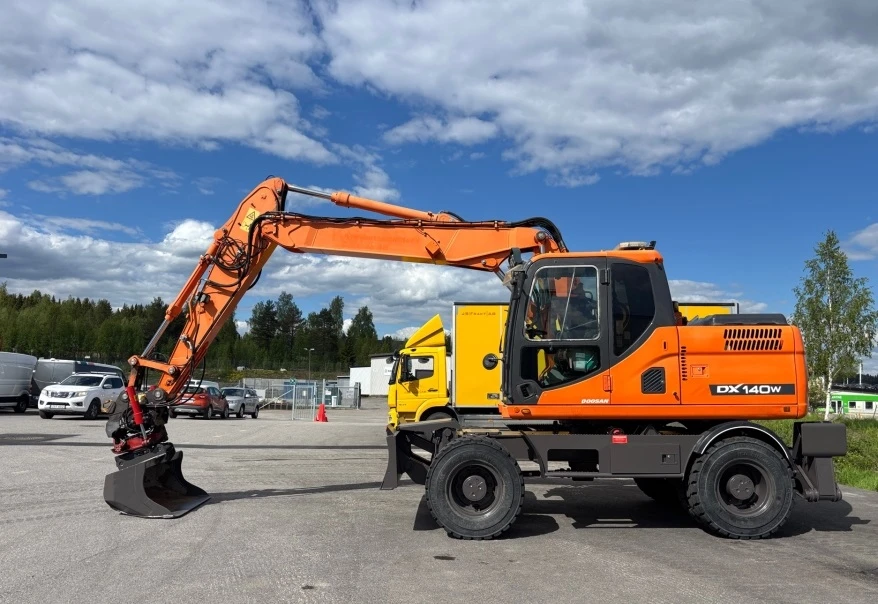 Багер DOOSAN 140W, снимка 2 - Индустриална техника - 55899325