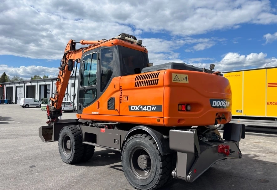 Багер DOOSAN 140W, снимка 3 - Индустриална техника - 55899325