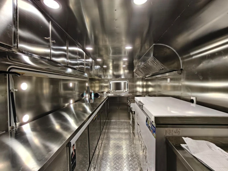 Каравана Други Търговска каравана от неръждаема стомана, снимка 4 - Каравани и кемпери - 52538377