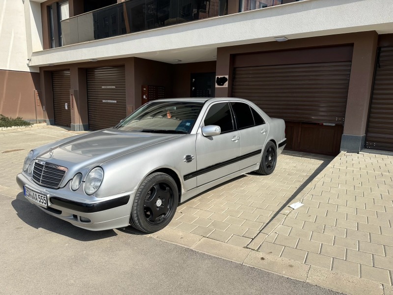Mercedes-Benz E 220, снимка 1 - Автомобили и джипове - 46139994