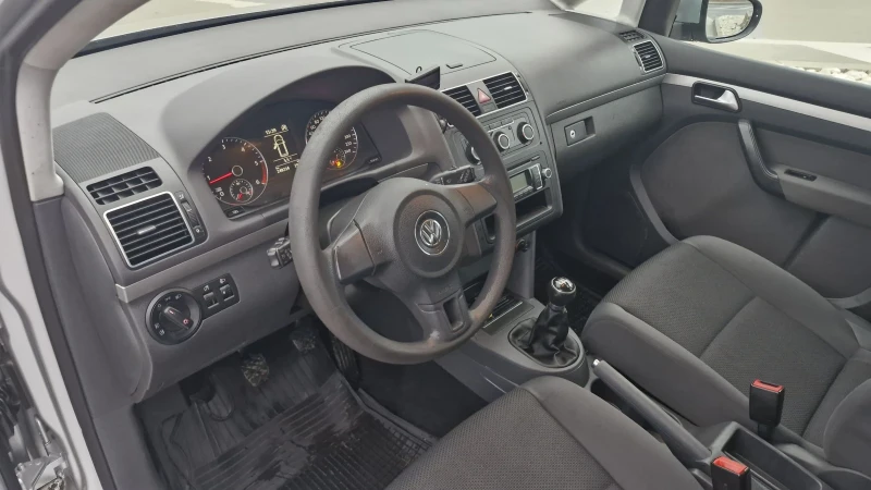 VW Touran 1.6 TDI , снимка 5 - Автомобили и джипове - 48156556