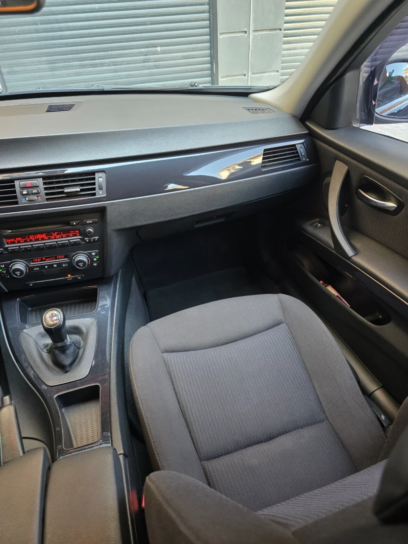 BMW 320 Facelift EURO 5, снимка 9 - Автомобили и джипове - 52723805
