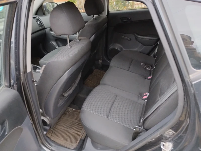 Hyundai I30 1.6 crdi, снимка 8 - Автомобили и джипове - 51912229
