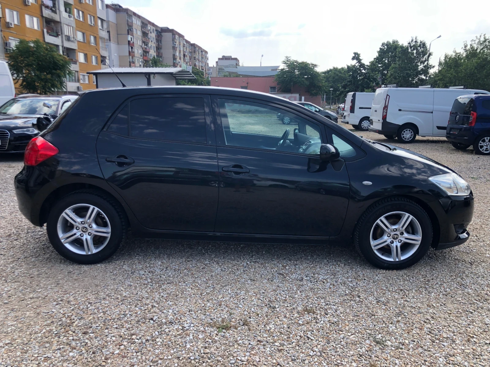 Toyota Auris 1.4 D4D-90 к.с- 6 ск/КЛИМАТРОНИК-ОТЛИЧНО СЪСТОЯНИЕ - изображение 4