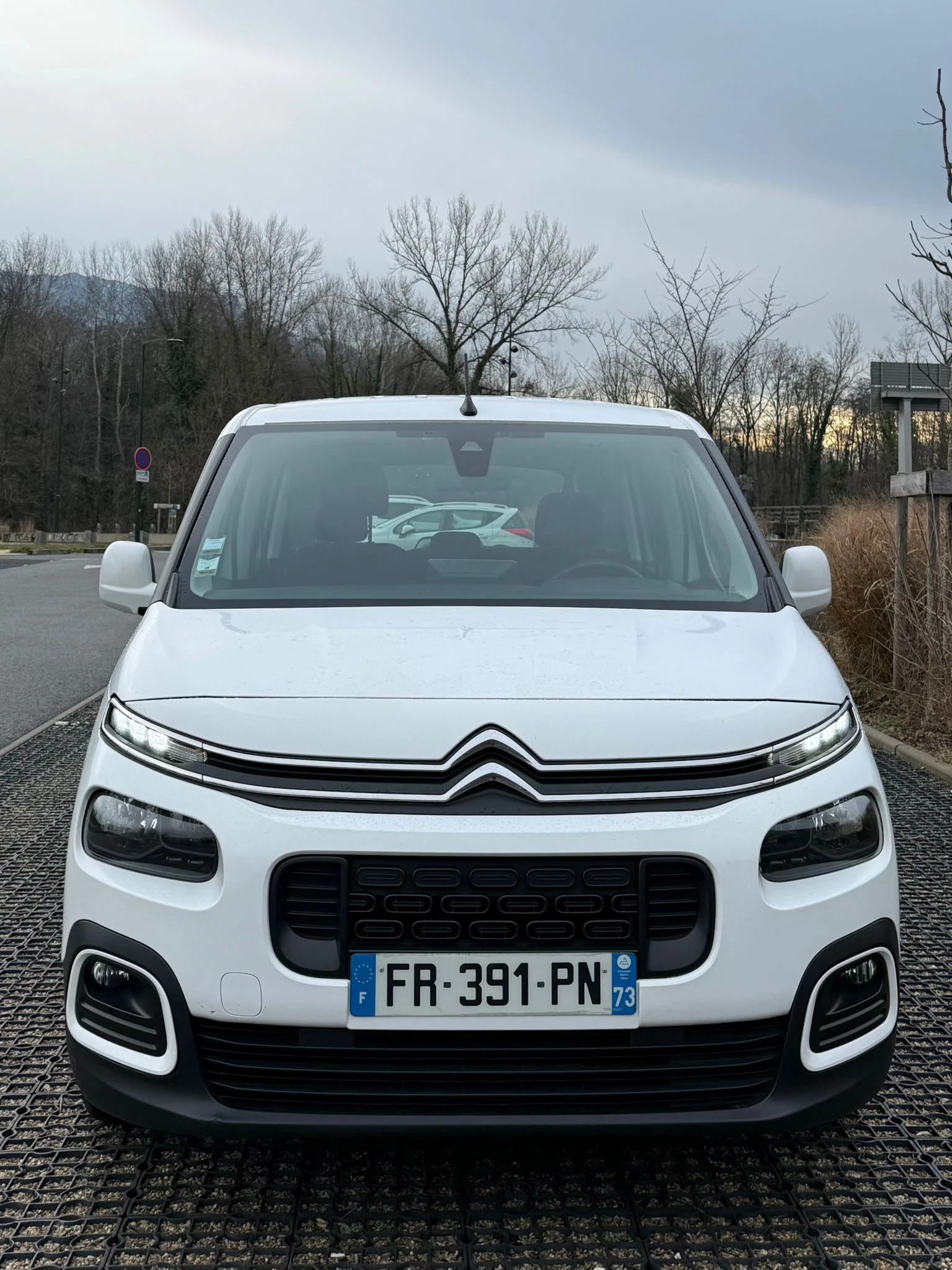 Citroen Berlingo 1.5BLUE HDI EAT8 131 - изображение 2