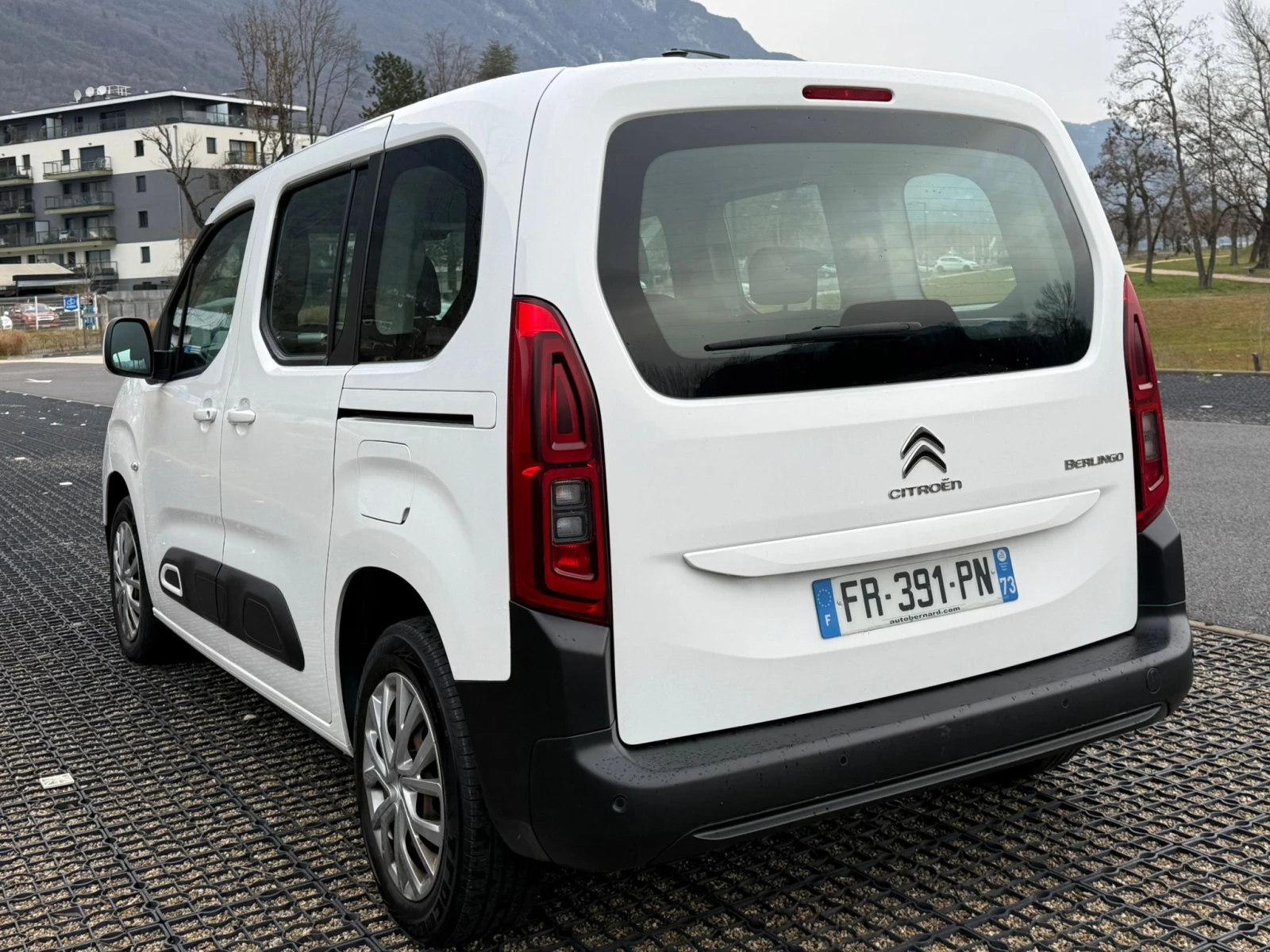 Citroen Berlingo 1.5BLUE HDI EAT8 131 - изображение 4