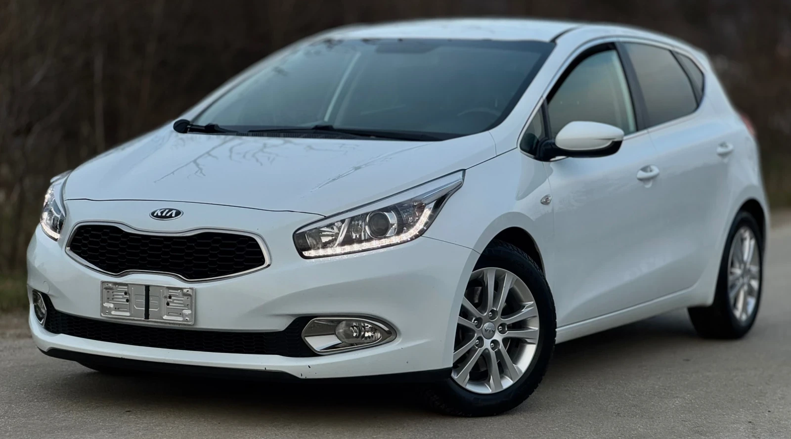 Kia Ceed 1.6 CRDi/110кс, снимка 3 - Автомобили и джипове - 53897311