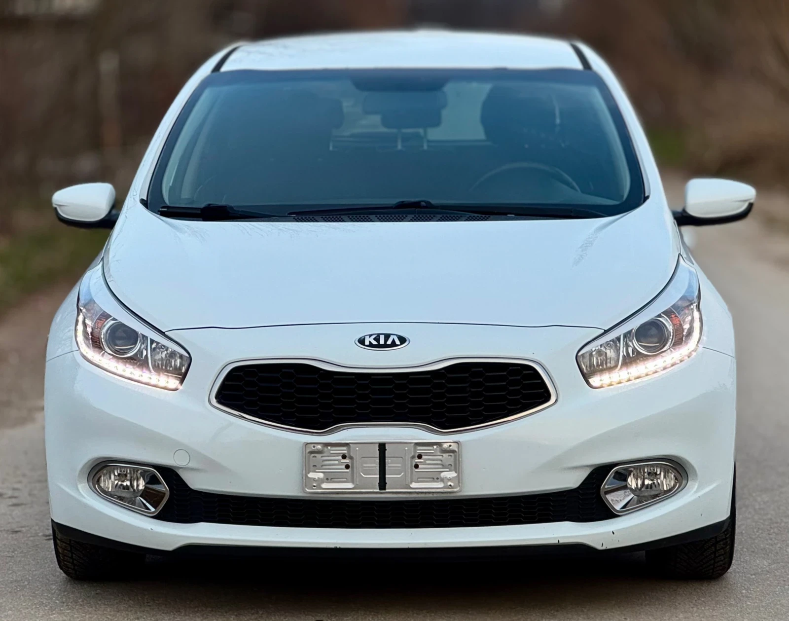 Kia Ceed 1.6 CRDi/110кс, снимка 2 - Автомобили и джипове - 53897311