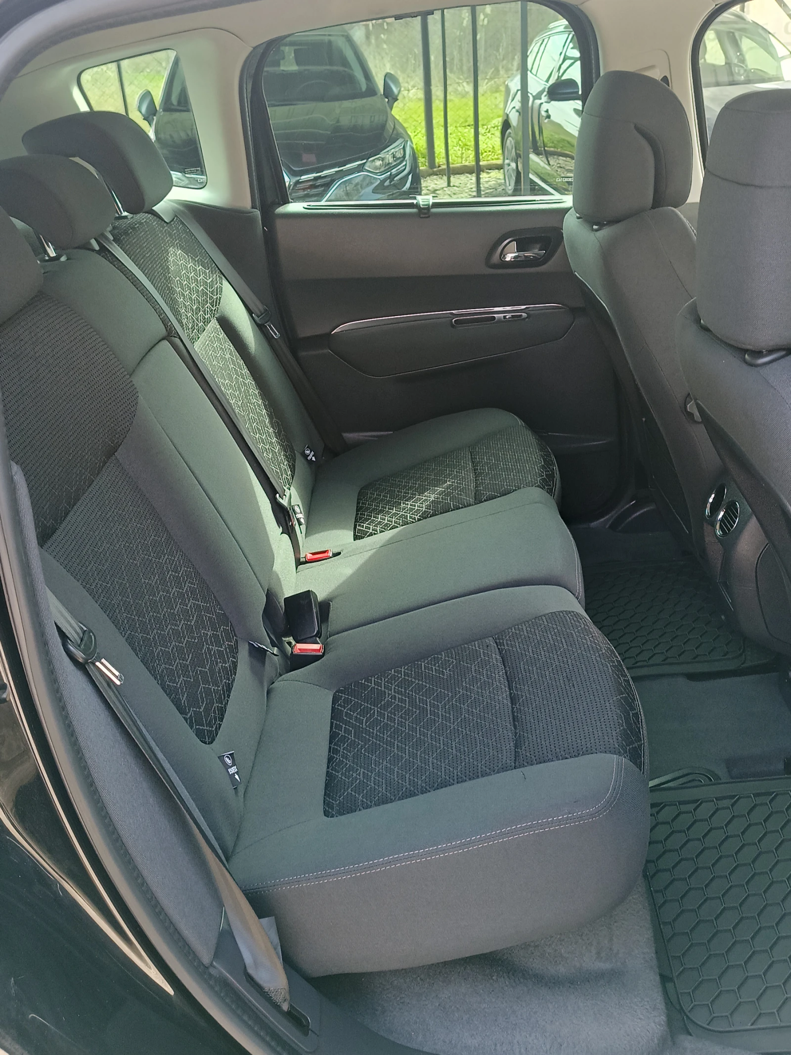 Peugeot 3008 1.6E-hdi Автомат, снимка 11 - Автомобили и джипове - 54046701