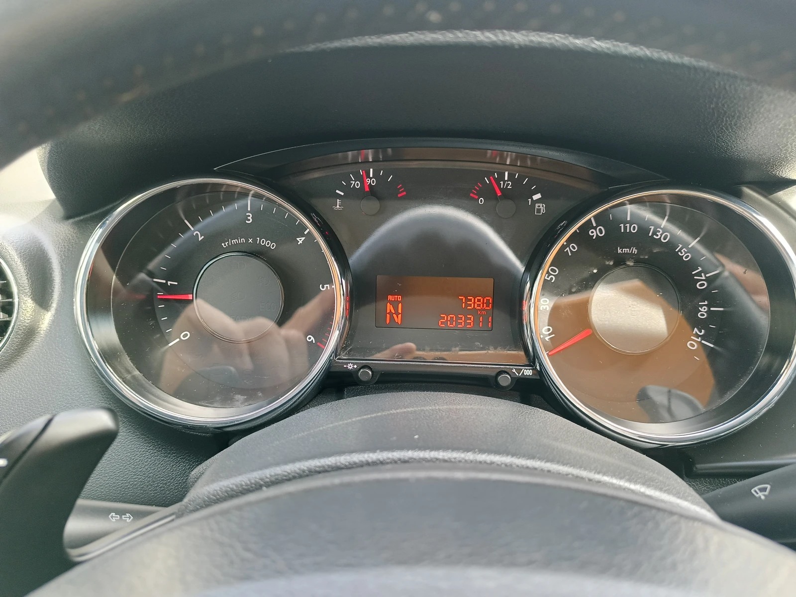 Peugeot 3008 1.6E-hdi Автомат, снимка 14 - Автомобили и джипове - 54046701