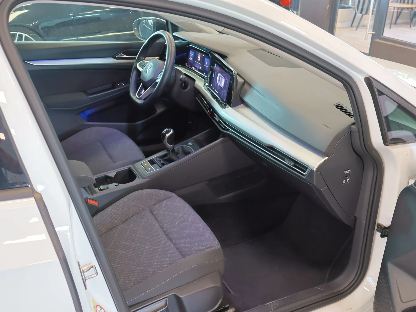 VW Golf VIII | 2.0TDI | 6MT | Life, снимка 10 - Автомобили и джипове - 55770600
