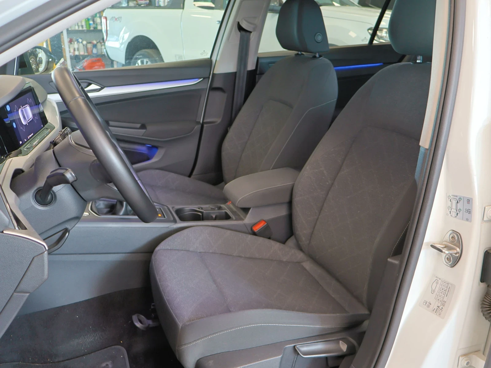 VW Golf VIII | 2.0TDI | 6MT | Life, снимка 9 - Автомобили и джипове - 55770600